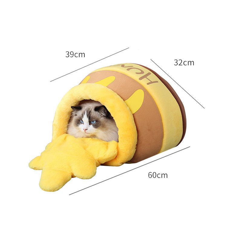 Honeycomb Winter Cat Kennel - Cozy and Warm